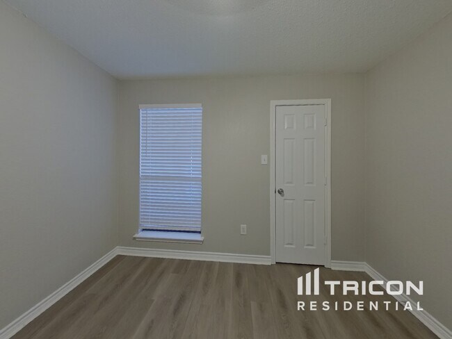Building Photo - 4708 N Prairieview Ct