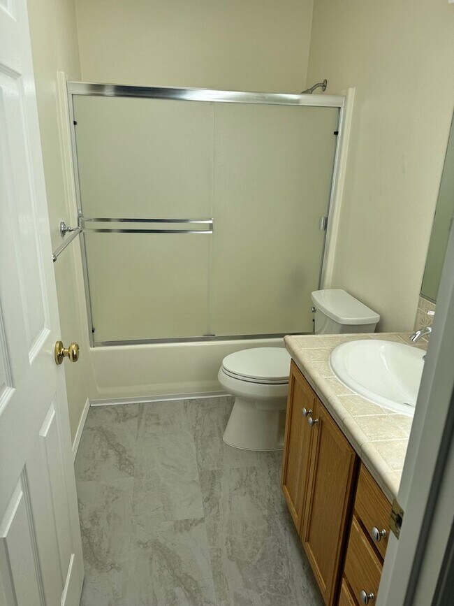 Building Photo - Beautiful 3 Bedroom in Grand Oaks Neighbor...