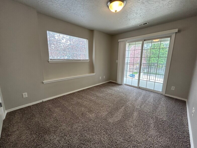 Building Photo - 1621 S Eagleson Rd