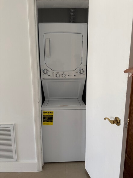 Building Photo - 8111 SW 129th Ave