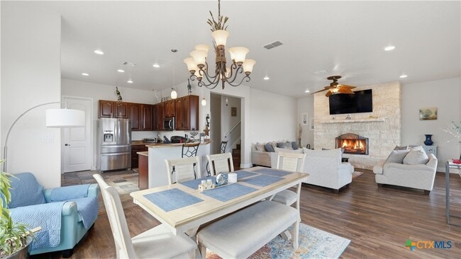 Building Photo - 628 Country Ln Dr