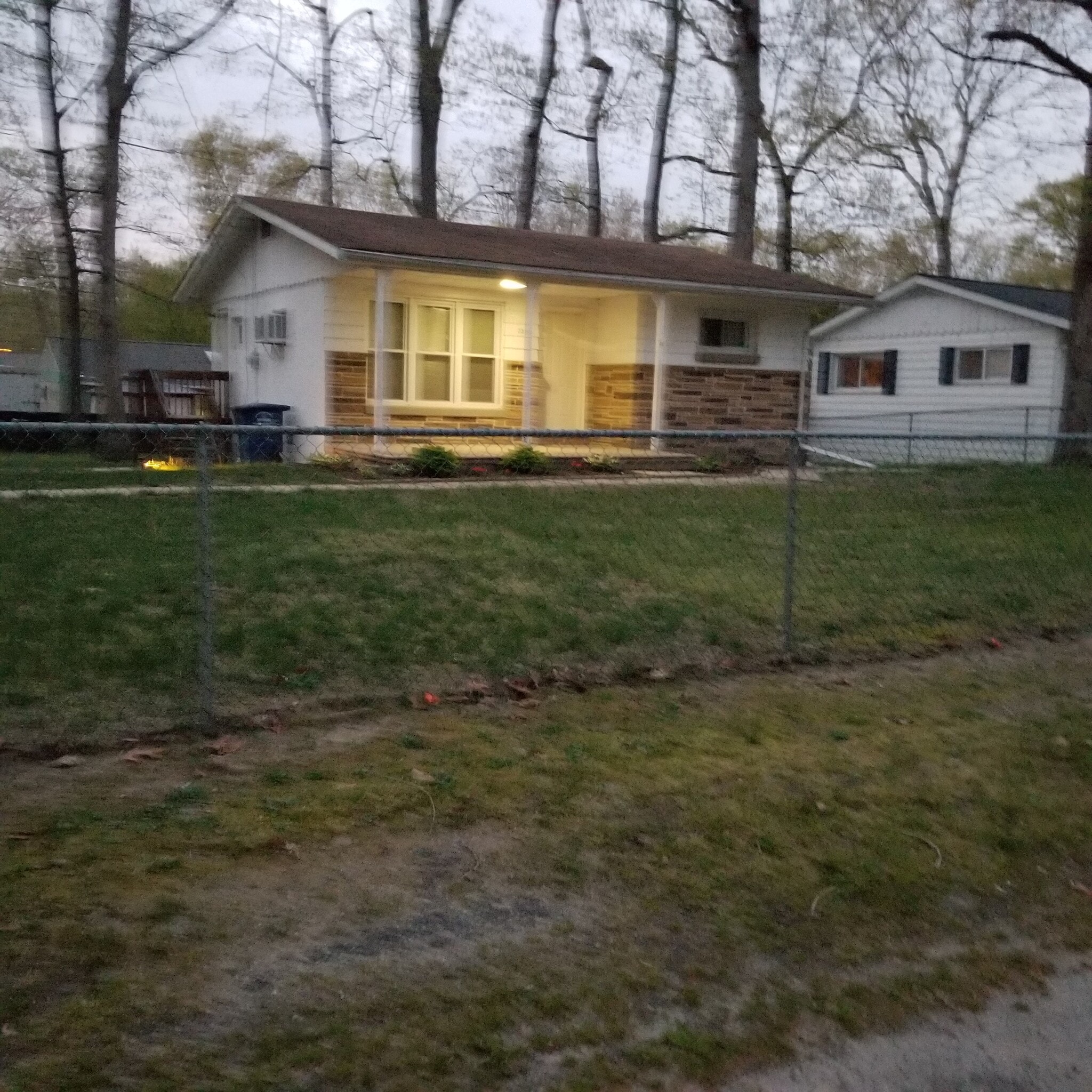 Building Photo - 332 Dennis Ave