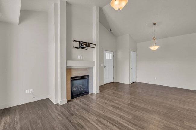 Building Photo - 1051 500 E