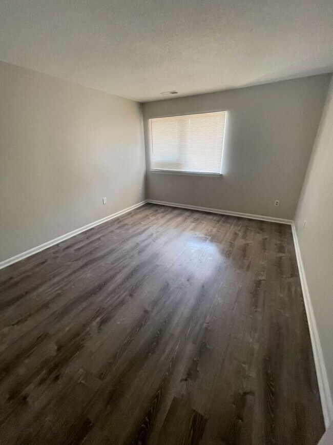 Building Photo - Elegant 1 Bedroom APT.