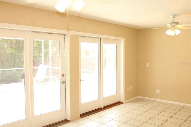 Building Photo - 4215 18th Ave Dr W