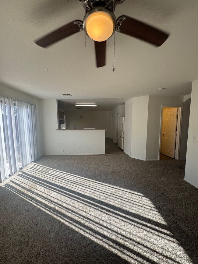 Building Photo - 4 BEDROOM IN PARK MEADOWS