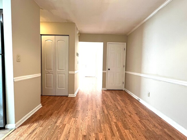 Building Photo - 3 Bedroom 2.5 Bath Townhome