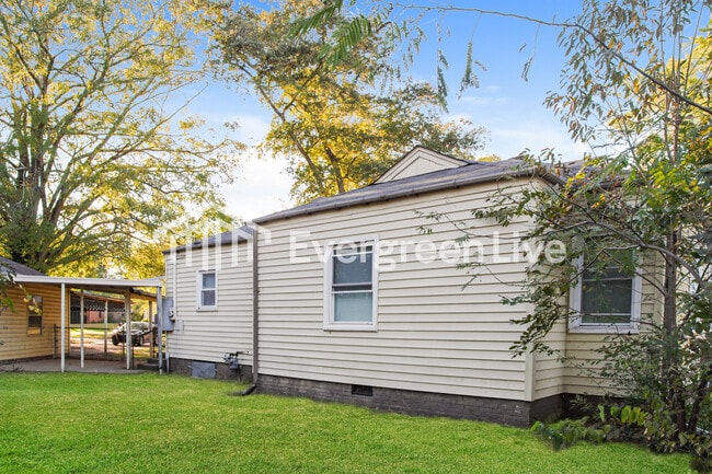 Building Photo - 1501 Tower St SE