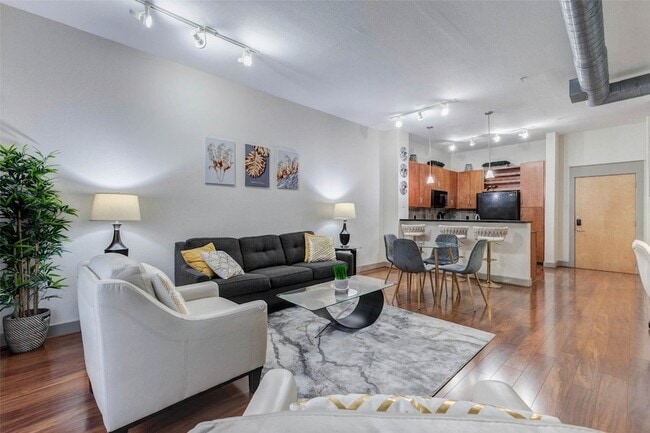 Building Photo - 1901 Post Oak Blvd