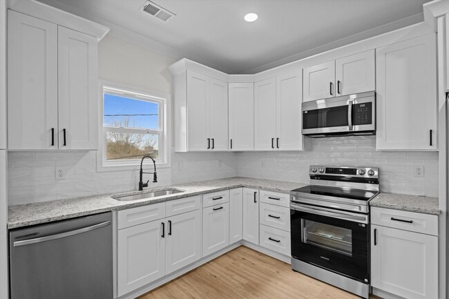 Building Photo - 1318 House St