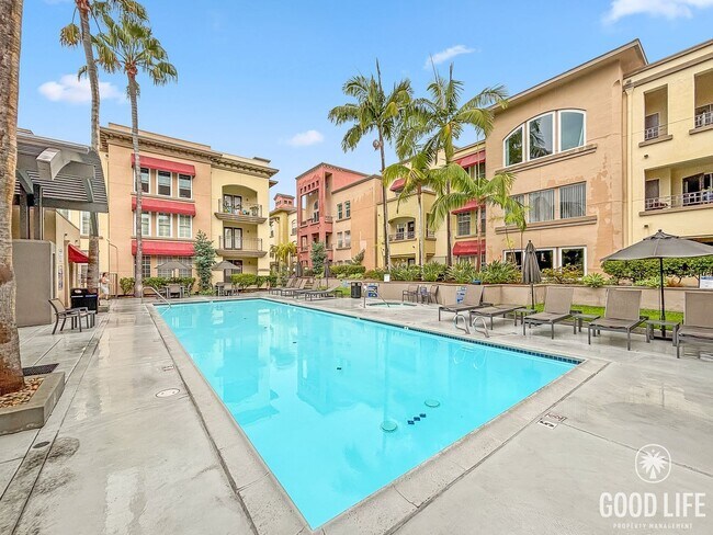Building Photo - Charming 2BD/2BA Condo in Hillcrest W/ W/D...