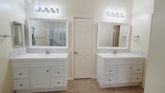 Building Photo - 16215 Brinton Ct