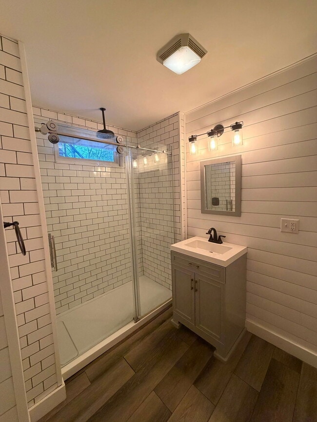 Building Photo - 252 N Mulberry St