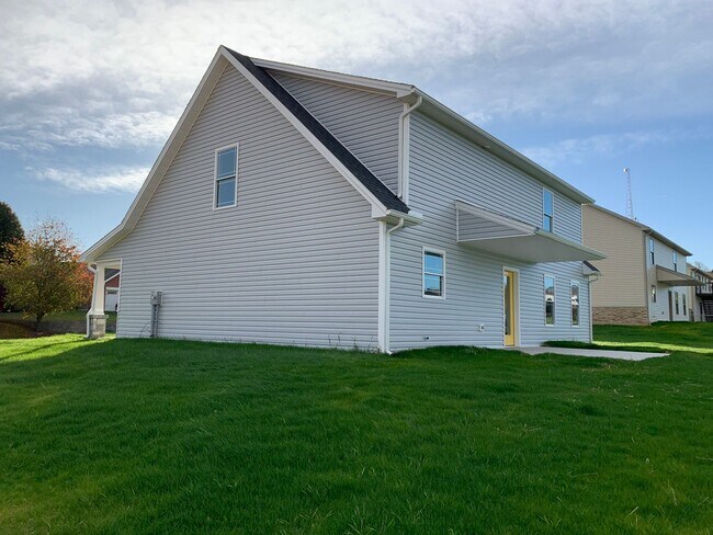 Building Photo - Gorgeous 3 bed, 2.5 bath single family hom...
