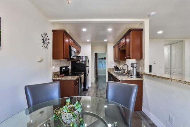 Building Photo - Single Story Condo