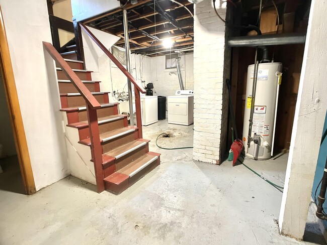 Building Photo - 806 John Farry Pl