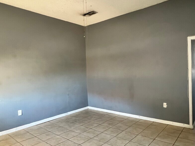 Building Photo - 400 Avenue B