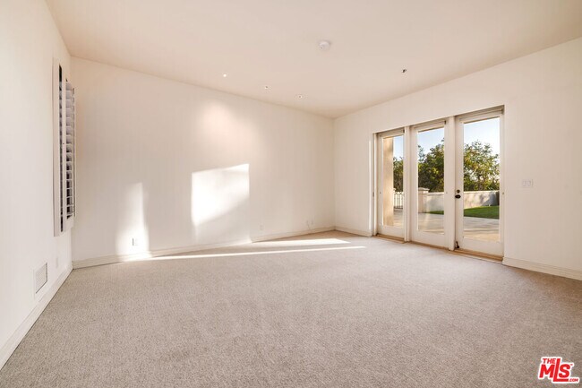 Building Photo - 1136 Calle Vista Dr