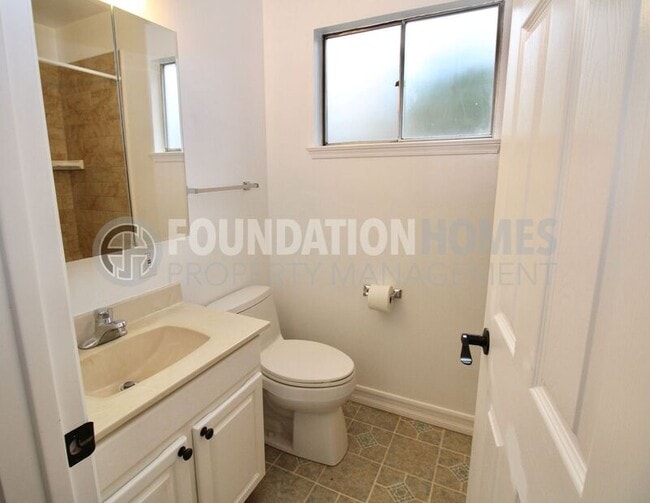 Building Photo - 115 Grande Vista