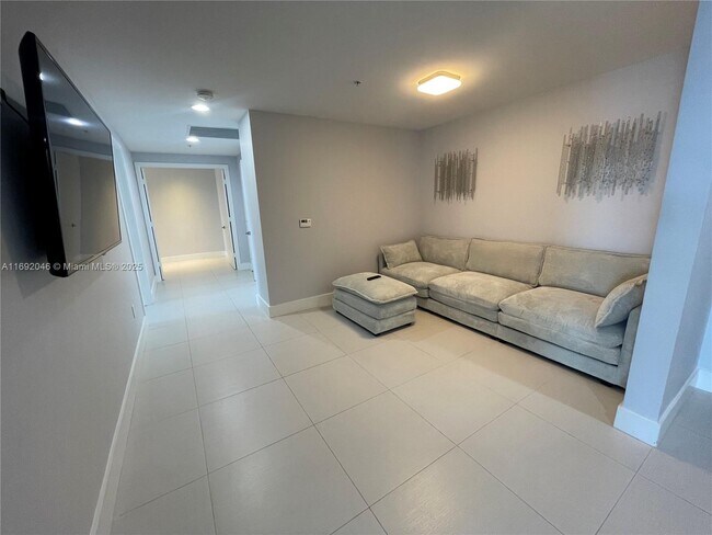 Building Photo - 17301 Biscayne Blvd