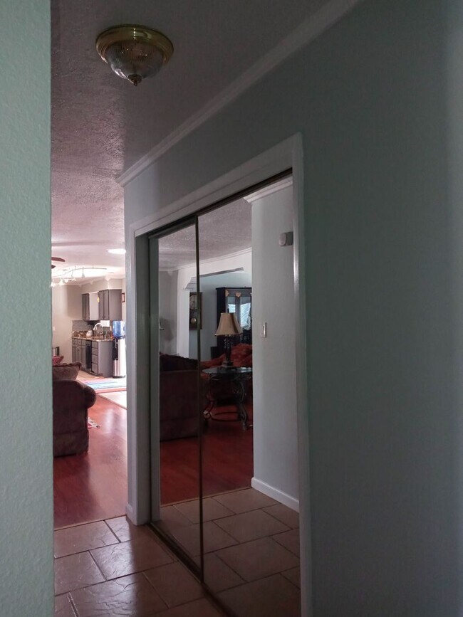 Building Photo - RIO RANCHO-FOUR BEDROOM HOUSE-Furnished