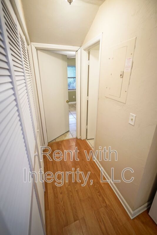 Building Photo - 2100 Continental Ave