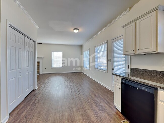 Building Photo - 750 Brooks Rd