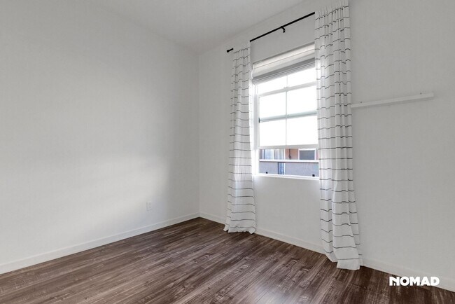 Building Photo - Luxury Townhome in Solaire/Old Creek Ranch...