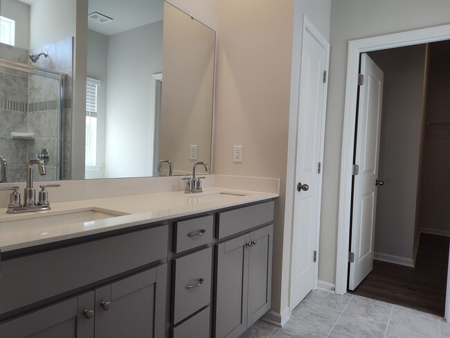 Building Photo - Move-in ready Home located in the Brightwa...