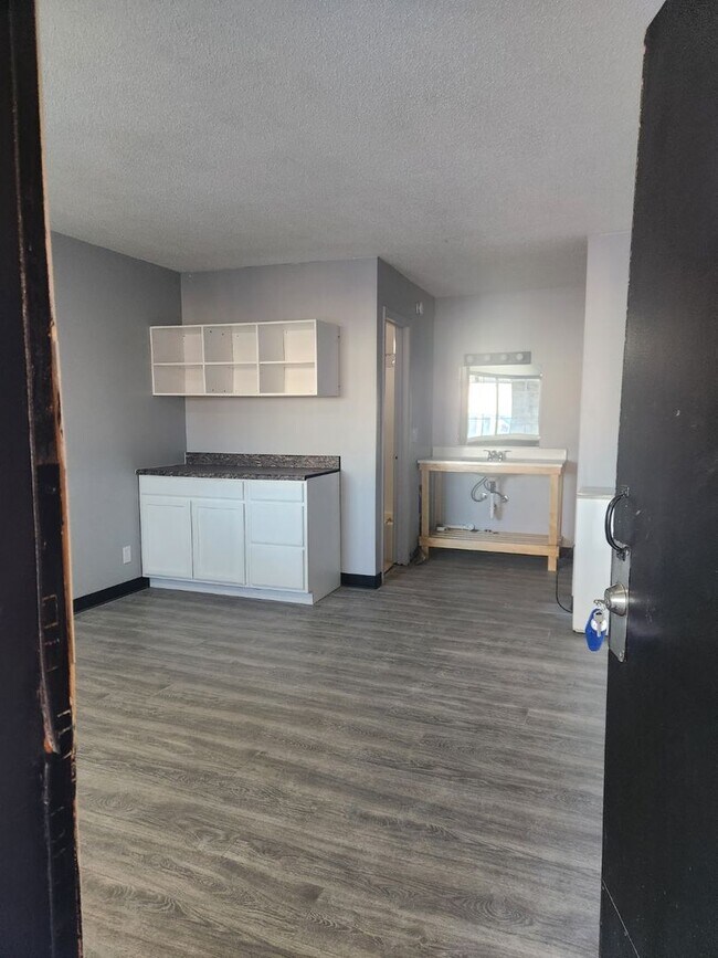 Building Photo - 401 N. East Avenue-14