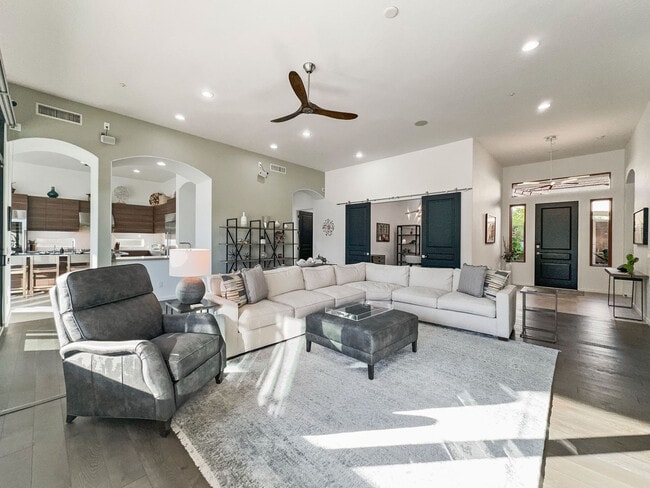 Building Photo - 14559 E Charter Oak Dr