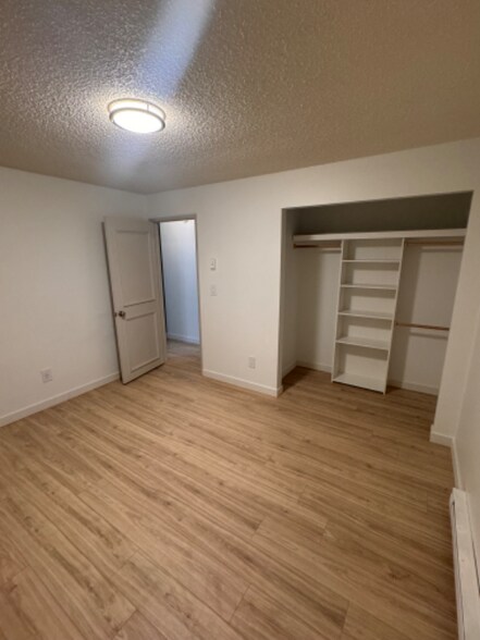 Building Photo - 297 Main St W