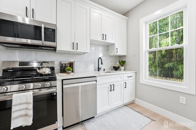 Building Photo - 214 Montgomery St