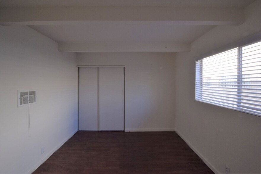 Building Photo - 6125 Whitsett Ave