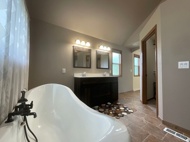 Building Photo - Beautiful 2 Story, Updated Home on Large Lot with 27x27 Shop! Military Welcome!