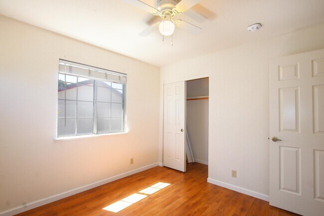 Building Photo - Large 4BR 3BA Updated Home in Quiet Neighb...