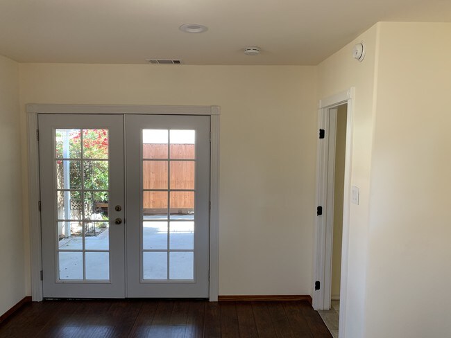 Master Bedroom - 6136 Cahuenga Blvd
