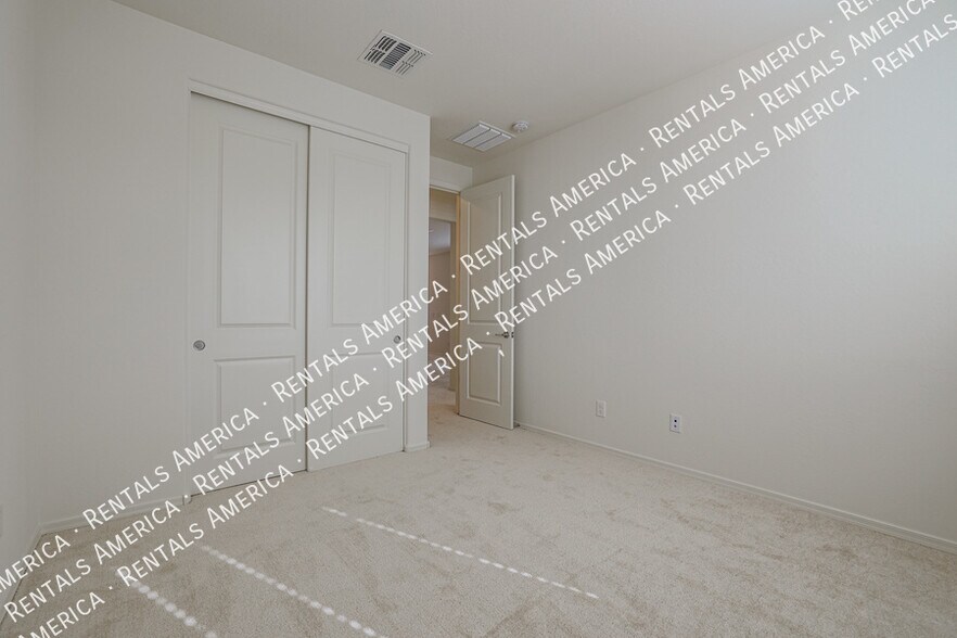 Building Photo - 10036 E Tiburon Ave