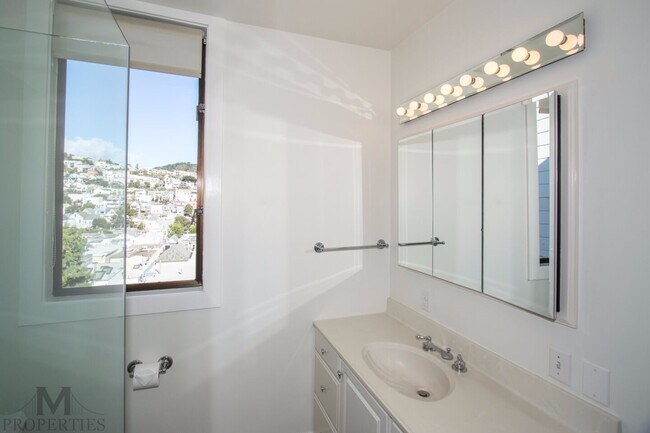 Building Photo - Eureka Valley/Castro 4 Bed + Bonus Room, 3 Bath, 2 Car Garage, City & Valley Views