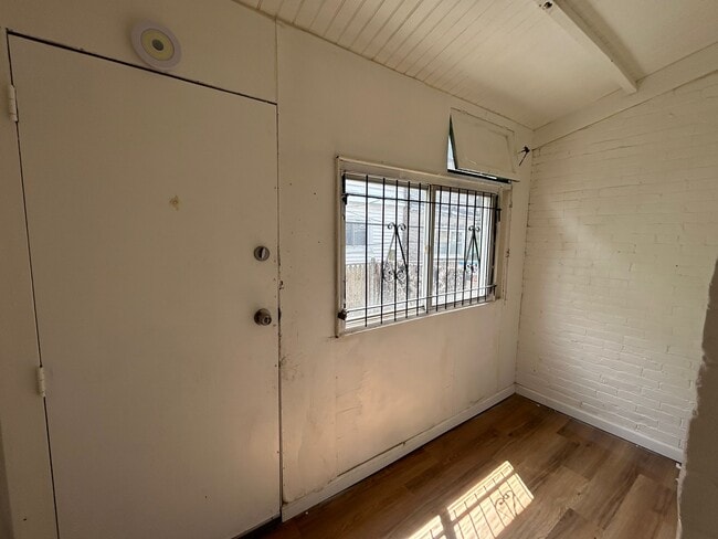 Building Photo - 2817 N Stillman St