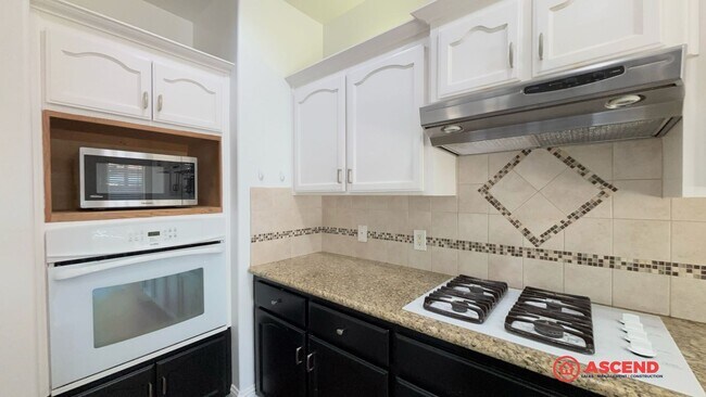 Building Photo - Stunning 3 Bedroom Home In Rosedale!