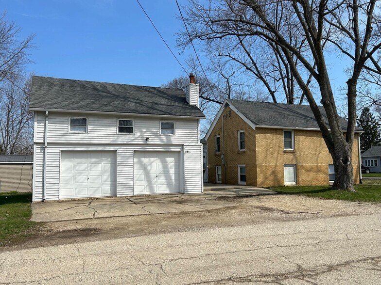 Building Photo - 1121 8th Ave