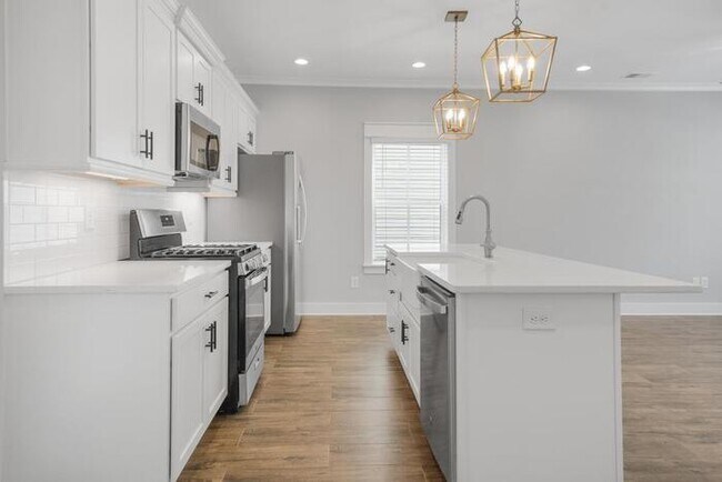 Building Photo - 1504 Cottage Grv