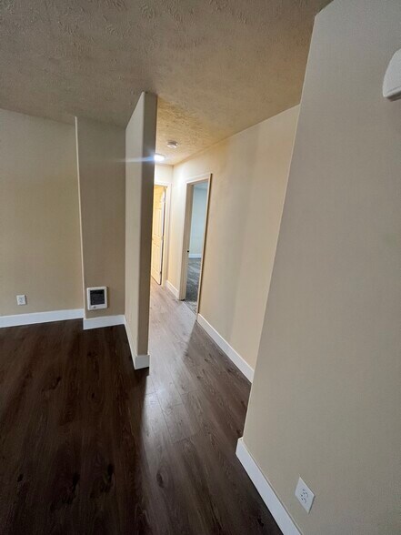 Building Photo - 33 E Lacrosse Ave