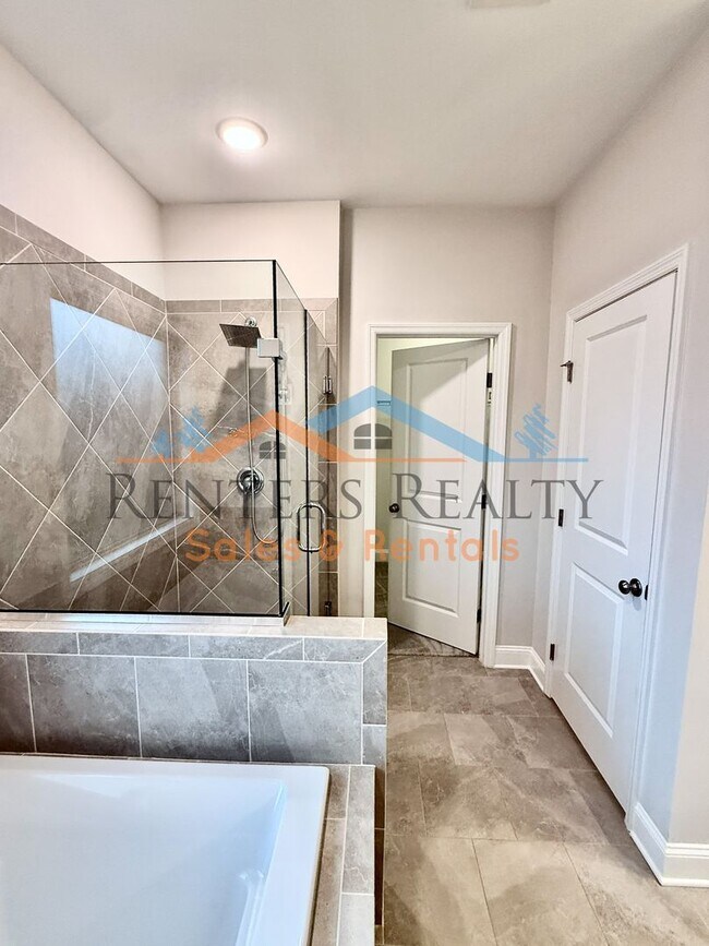 Building Photo - ? Beautiful Executive Home with 3-Car Garage + Incredible Outdoor Living ?