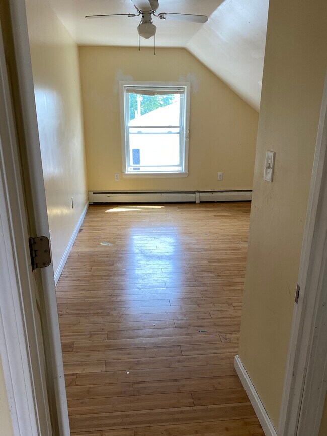 Building Photo - 19 Nichols St