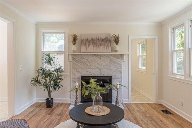 Building Photo - 1226 Thomas Rd