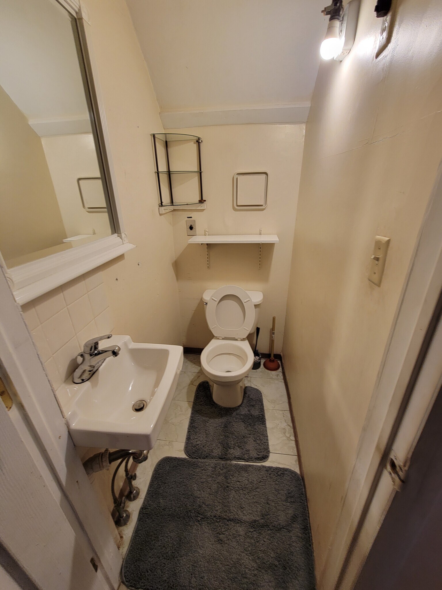 Building Photo - 538 Breck St