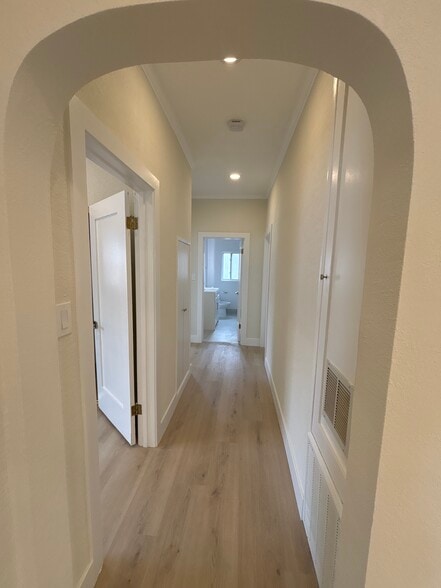 Hallway leading to main bathroom. - 1062 S Shenandoah St