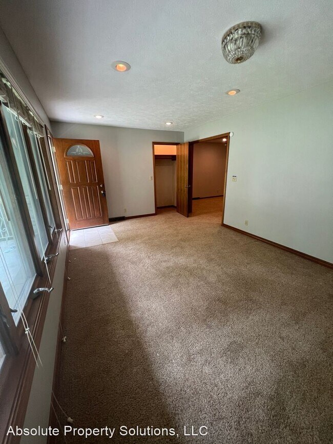 Building Photo - 4 br, 3 bath House - 207 S York Ave